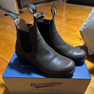 Blundstone size 8.5, worn twice
